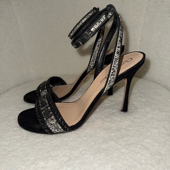 Dway Heeled Sandal
Black Cotton Embroidered with Thread and Silver-Tone Strass - Picture 1 of 9